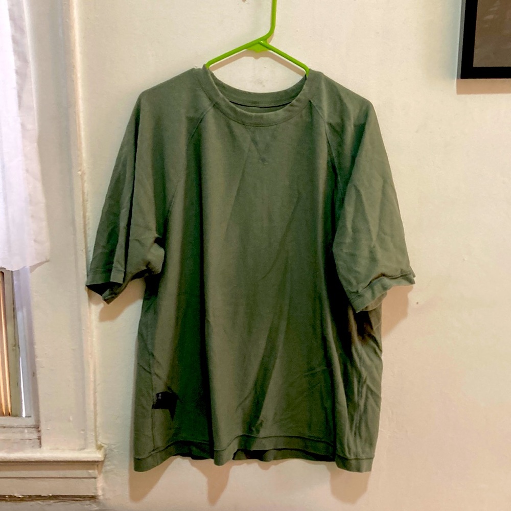 Men’s Uni Qlo Green Shirt Large